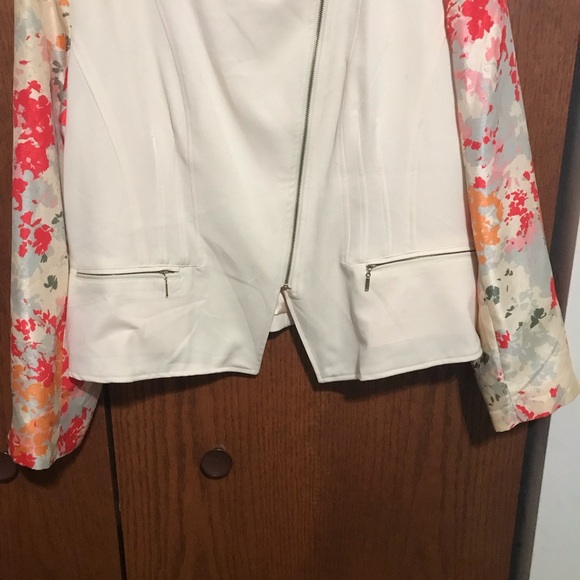 NWOT NEW HSN IMAN Global Chic 2X 22/24 Motto Jacket Coat Floral White Zips Up - Picture 3 of 4